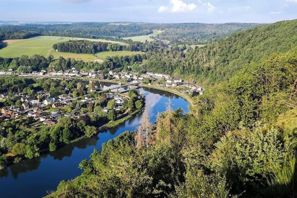 Gite: A La Courbe Du Fleuve Godinne Exterior foto